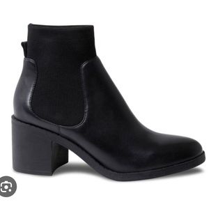 Steve Madden Erica Ankle Boots - size 9.5 (but fit like a 9)